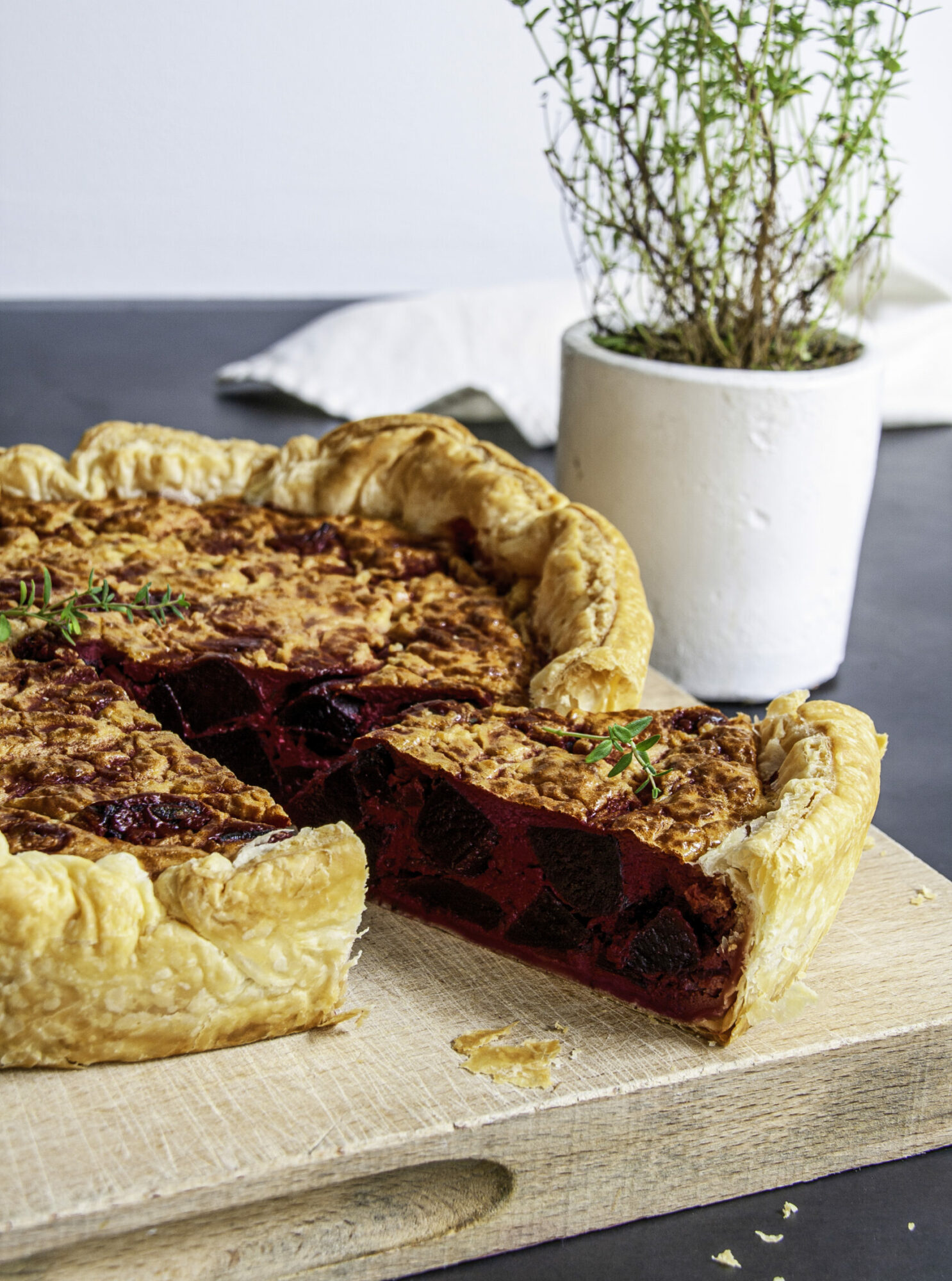 Quiche with red beetroot and thyme