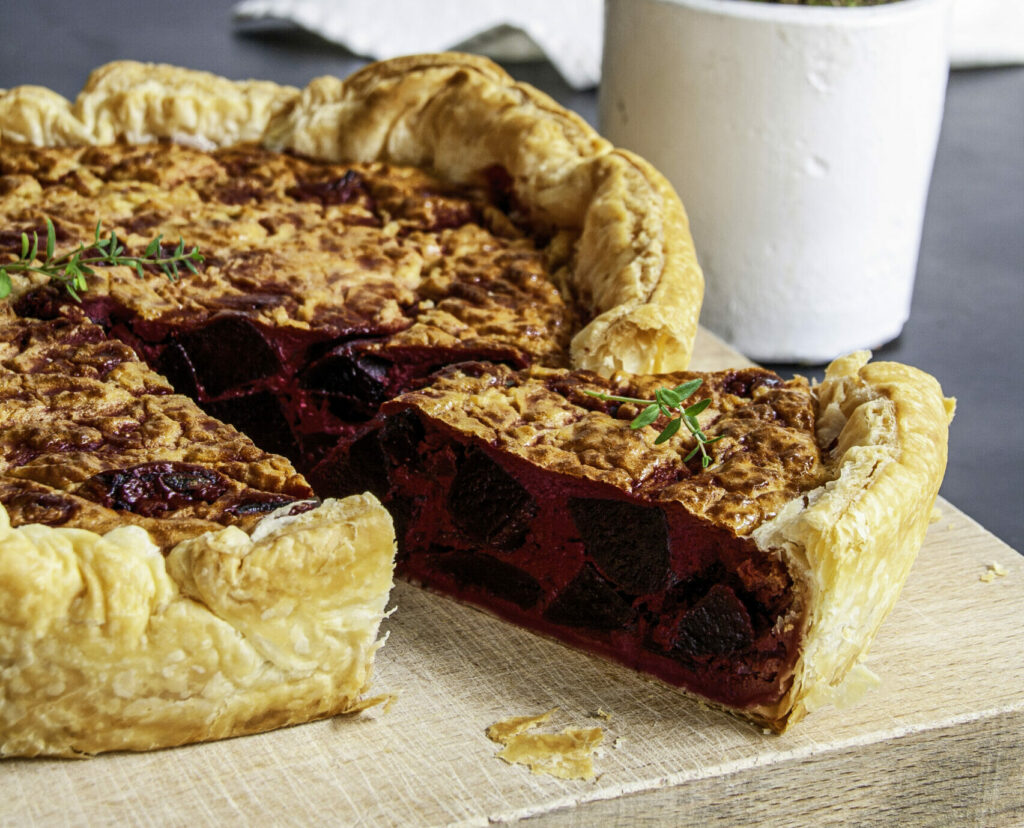 Quiche with red beetroot and thyme