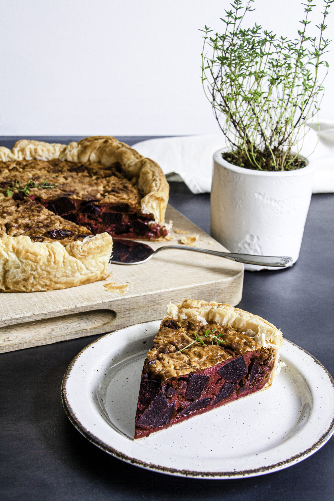 Quiche with red beetroot and thyme